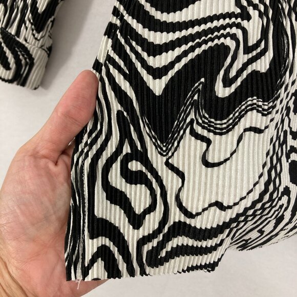 Intempo Large Black White Abstract Artsy Pleated Textured Relaxed Button Down - Picture 5 of 11